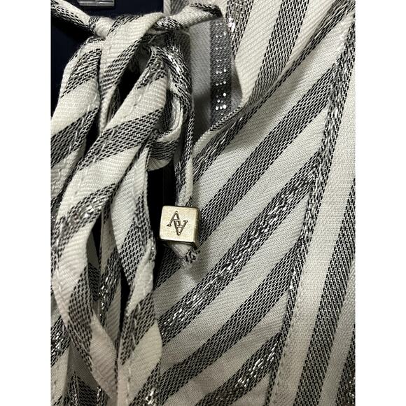 Adrienne Vittadini L Flutter Sleeve Silver Striped Blouse NWT - Picture 4 of 5